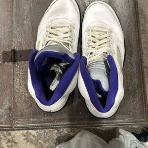 White and Purple Low-Top Sneakers for Casual Wear